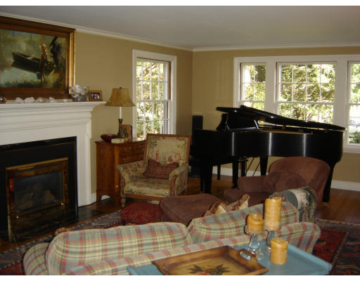 190 Rugby Road Longmeadow, MA 01106 - Photo 3 of 14 Gallery Image 3