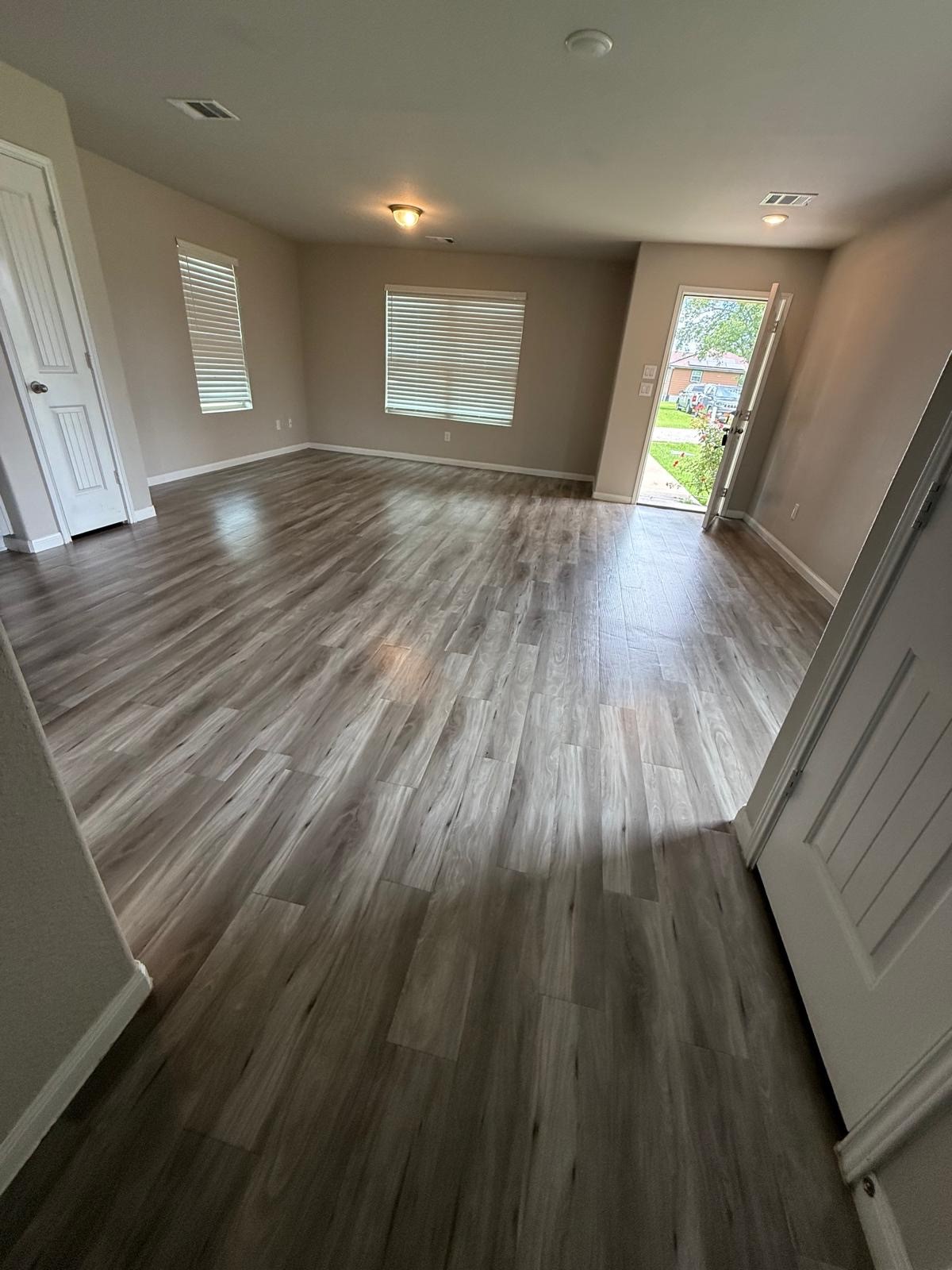627 West Live Oak Street Angleton, TX 77515 - Photo 9 of 17