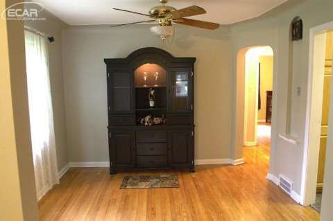 130 Dover Road Waterford, MI 48328 - Photo 9 of 26 20443236-8.JPG