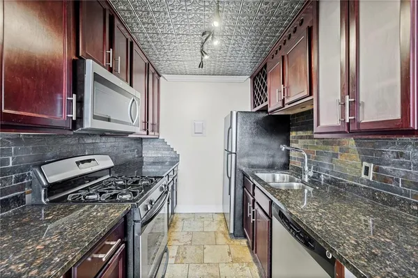 $145,000 | 700 East 8th Street, Unit 7Q, Kansas City, MO 64106