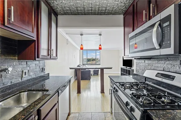 $145,000 | 700 East 8th Street, Unit 7Q, Kansas City, MO 64106