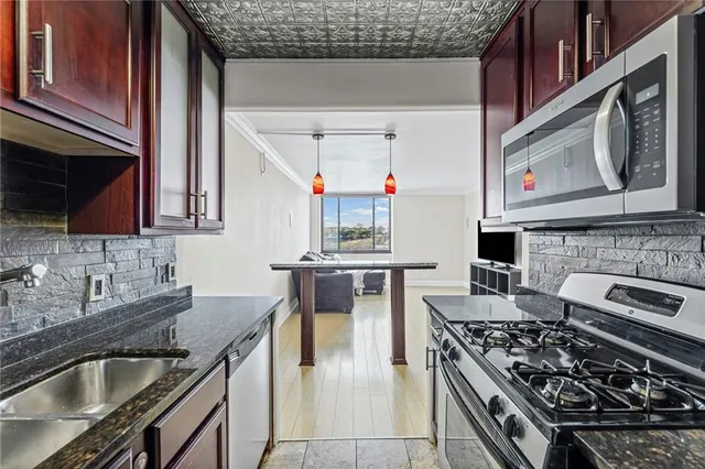 $150,000 | 700 East 8th Street, Unit 7Q, Kansas City, MO 64106