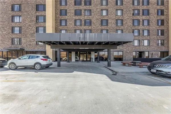 $145,000 | 700 East 8th Street, Unit 7Q, Kansas City, MO 64106