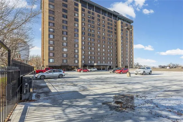 $150,000 | 700 East 8th Street, Unit 7Q, Kansas City, MO 64106