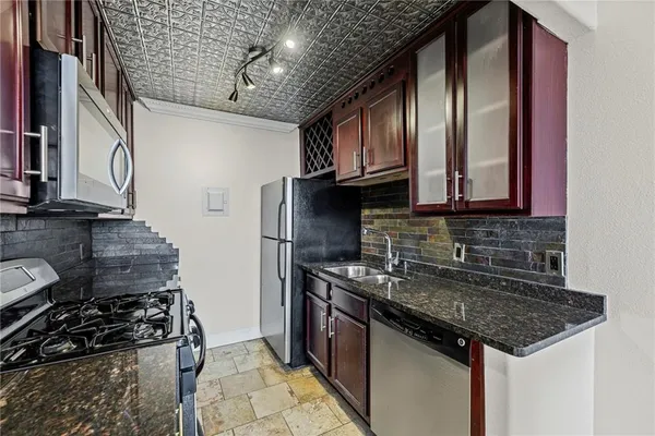 $145,000 | 700 East 8th Street, Unit 7Q, Kansas City, MO 64106