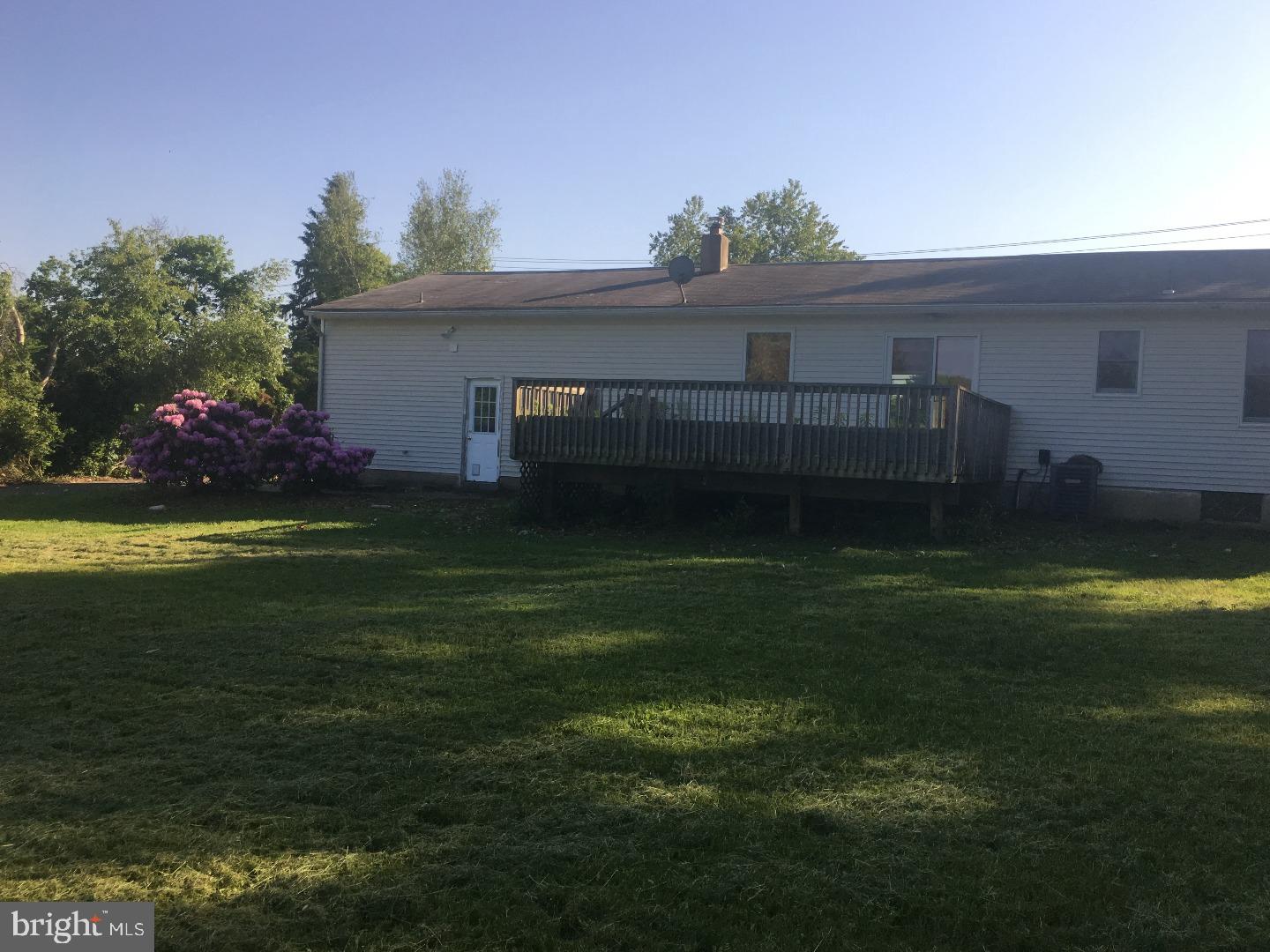 318 Meadowbrook Road Robbinsville, NJ 08691 - Photo 2 of 16 Exterior Back