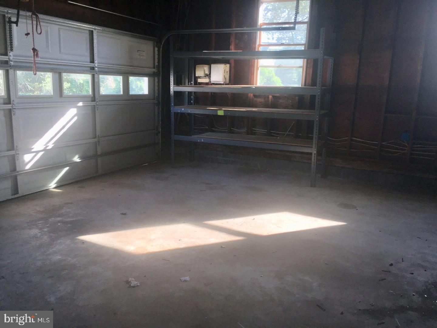 318 Meadowbrook Road Robbinsville, NJ 08691 - Photo 15 of 16 Garage