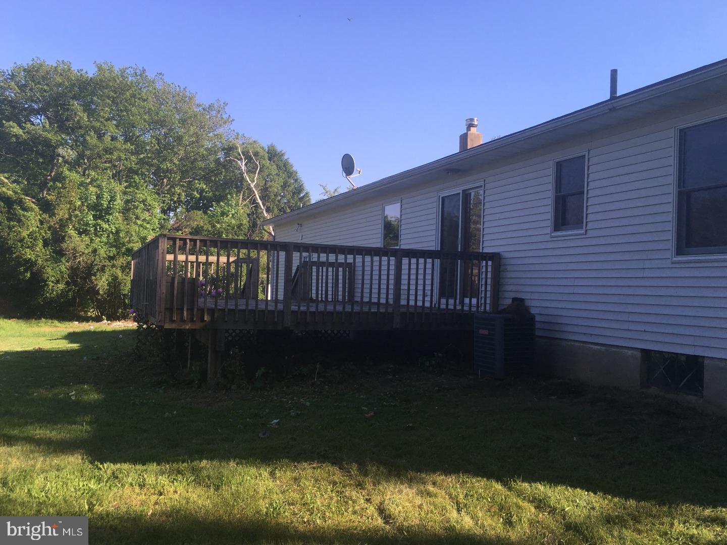 318 Meadowbrook Road Robbinsville, NJ 08691 - Photo 3 of 16 Deck