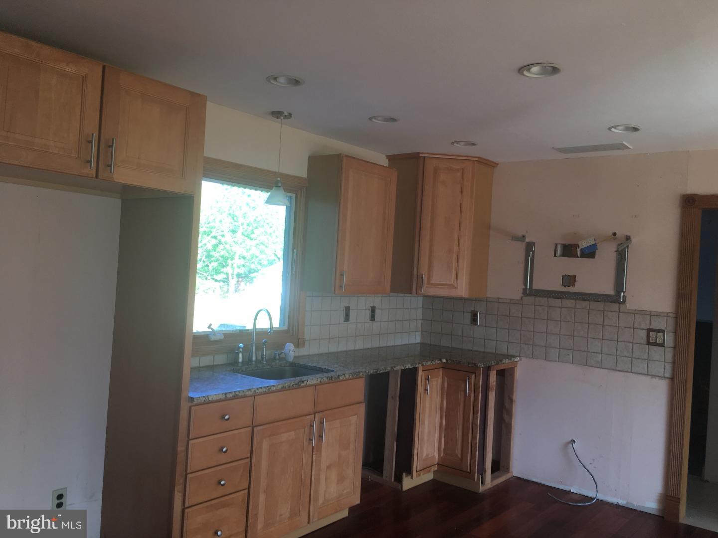 318 Meadowbrook Road Robbinsville, NJ 08691 - Photo 6 of 16 Kitchen