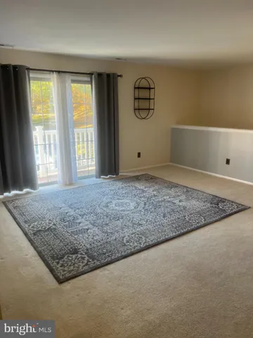 a view of empty room with window