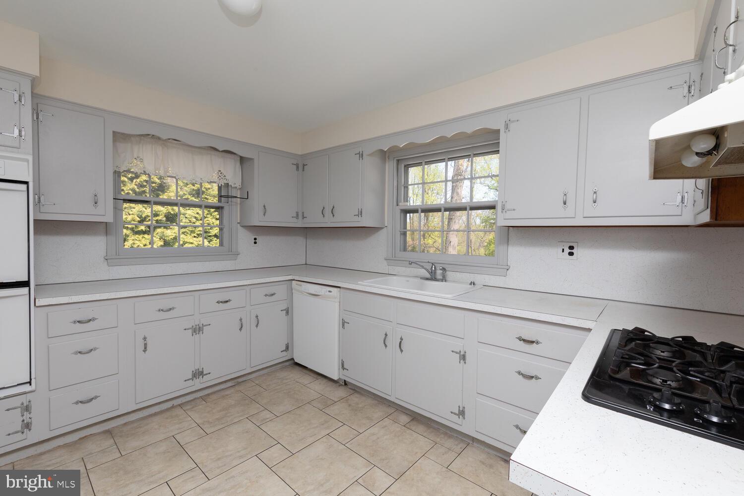 2366 Fairway Road Huntingdon Valley, PA 19006 - Photo 15 of 47 Kitchen