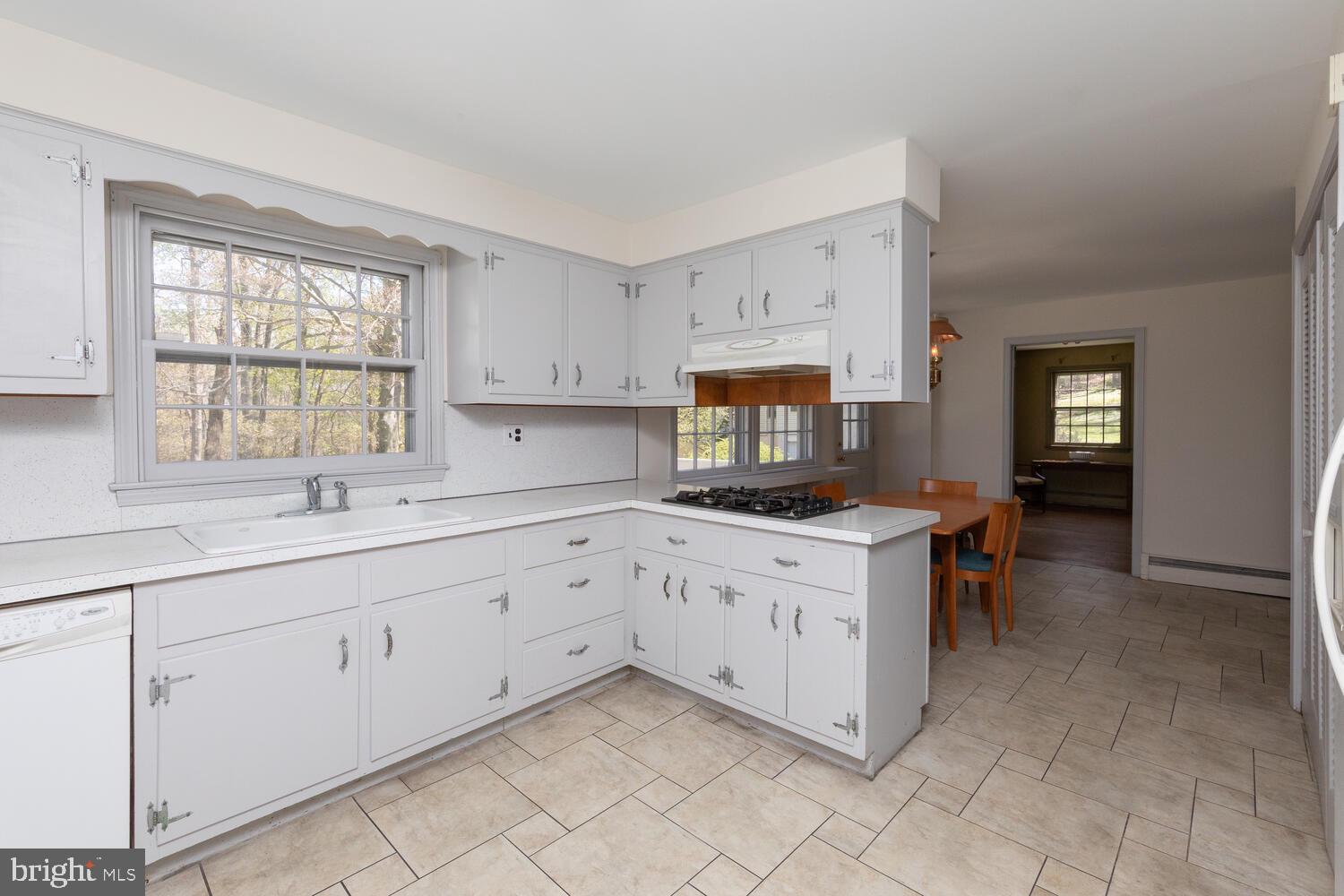 2366 Fairway Road Huntingdon Valley, PA 19006 - Photo 16 of 47 Kitchen