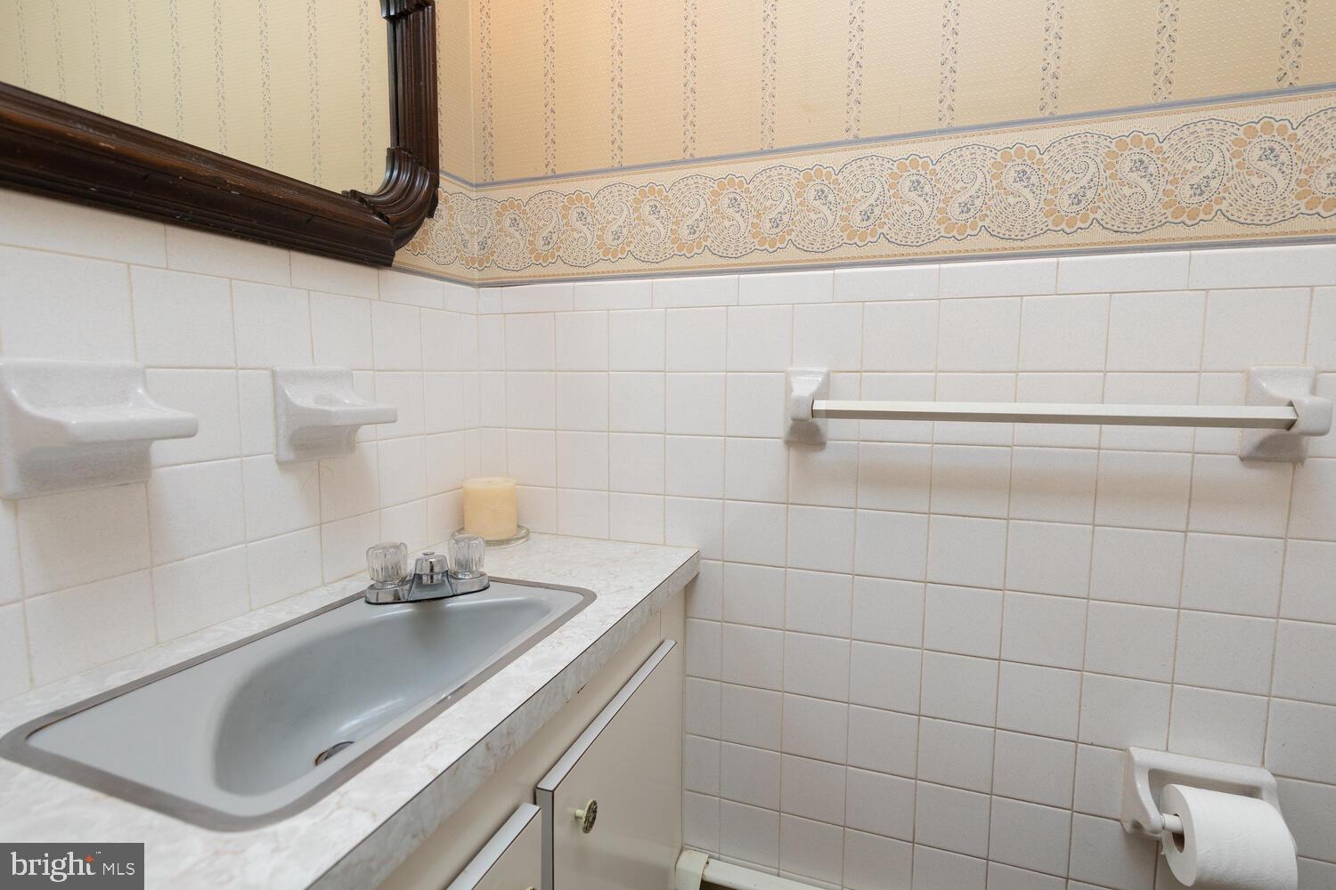 2366 Fairway Road Huntingdon Valley, PA 19006 - Photo 20 of 47 Powder Room