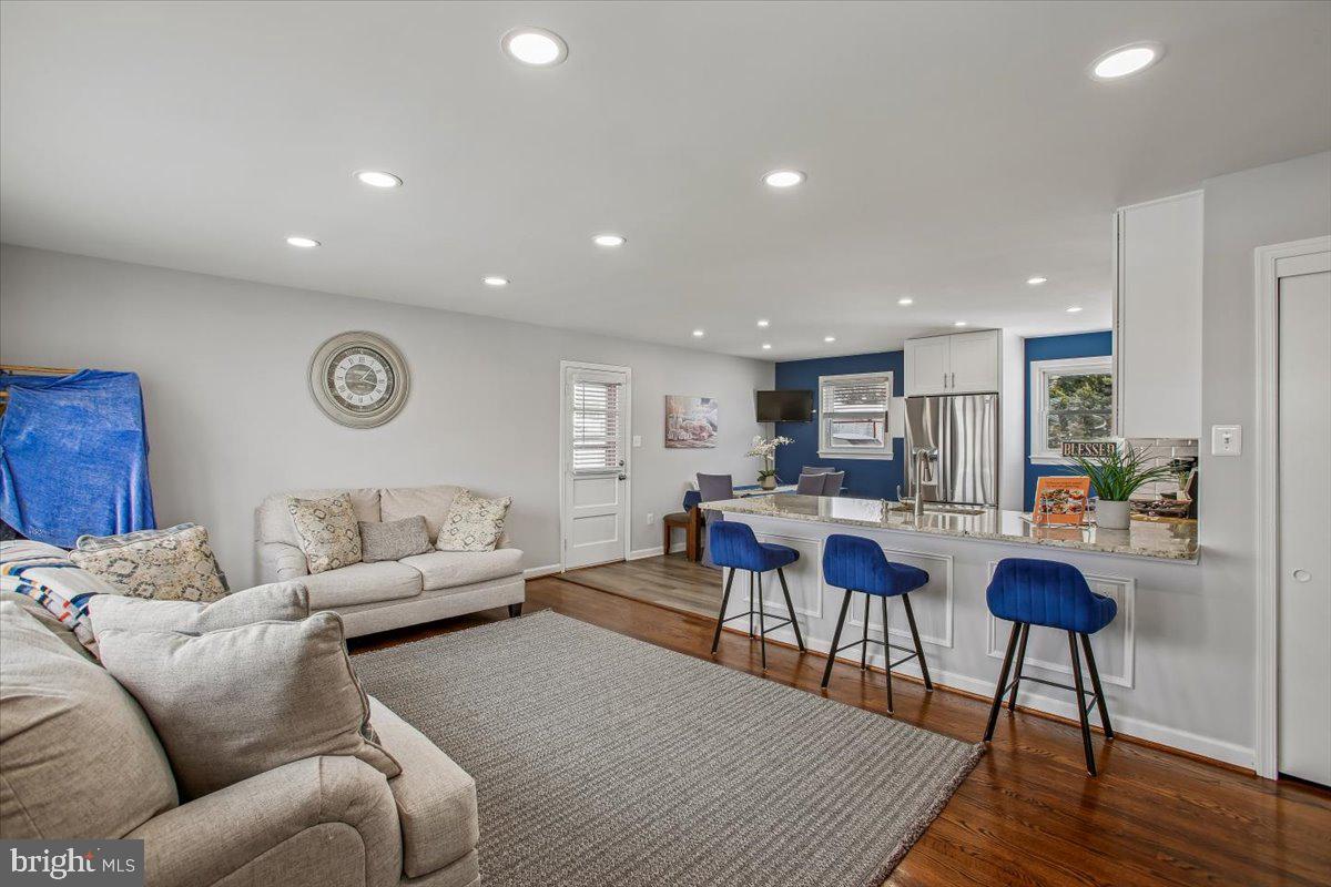 6916 Ruskin Street Springfield, VA 22150 - Photo 13 of 53 Main Level Living Area