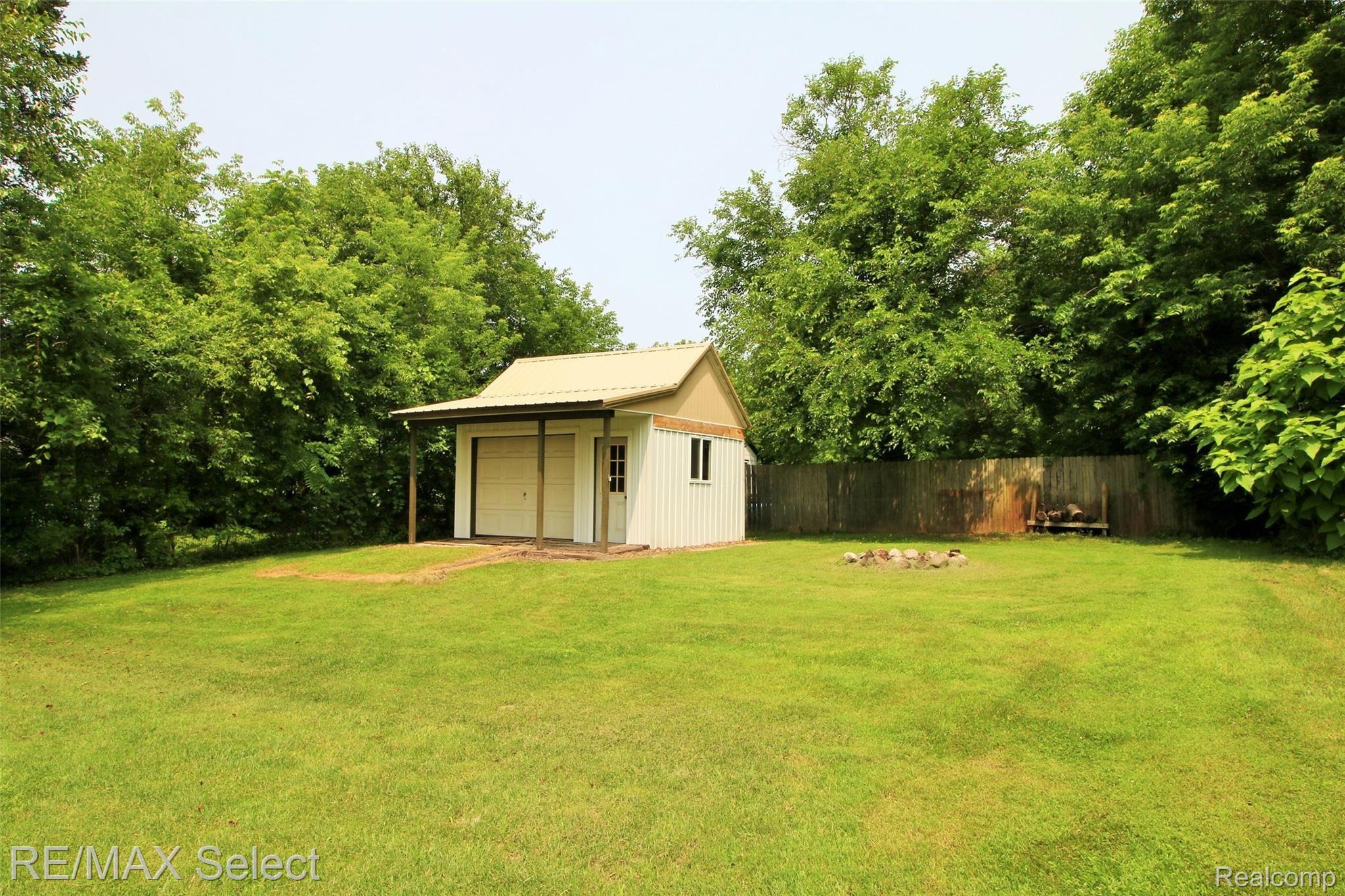 8161 East Coldwater Road Davison, MI 48423 - Photo 4 of 19 IMG_9289 (2).JPG