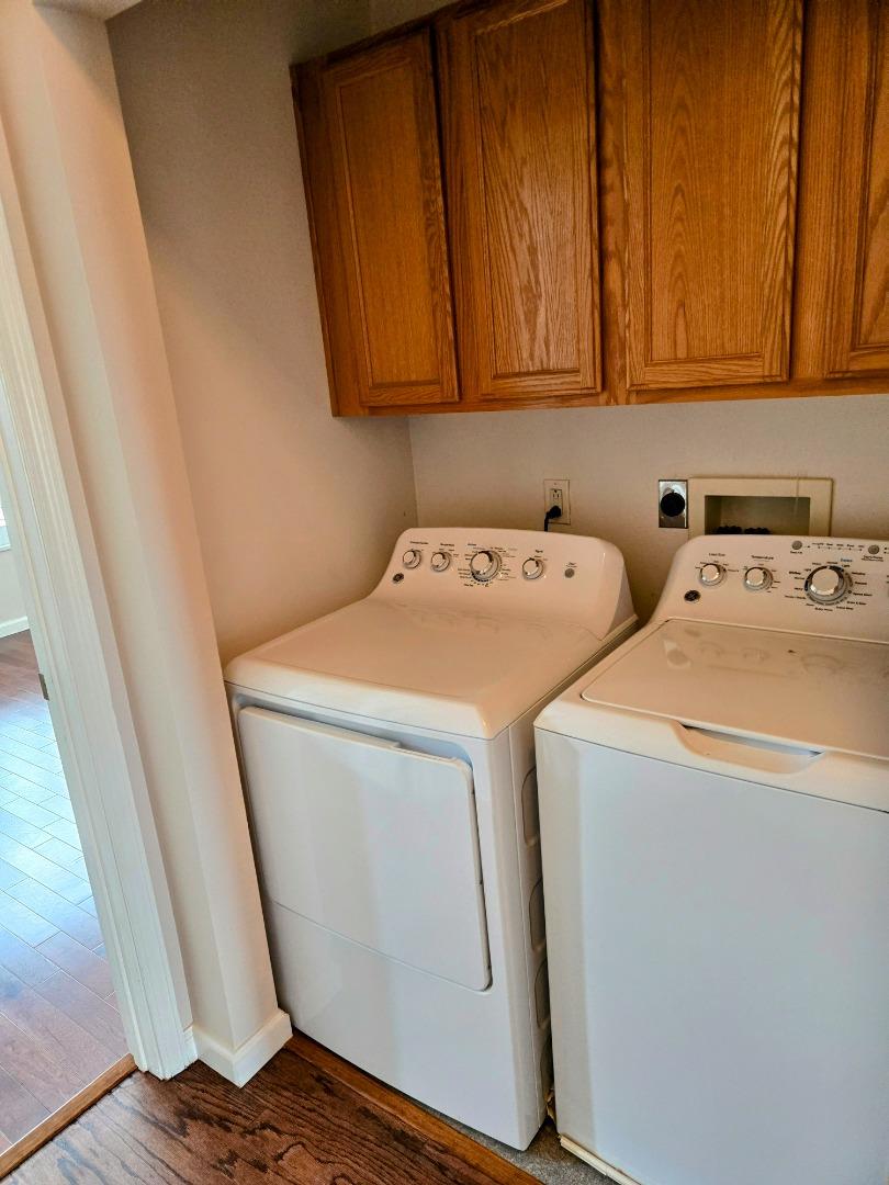 551 Merritt Avenue, Unit 1 Oakland, CA 94610 - Photo 18 of 20 a utility room with dryer and washer