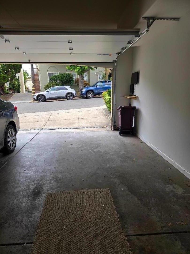 551 Merritt Avenue, Unit 1 Oakland, CA 94610 - Photo 19 of 20 a view of parking area