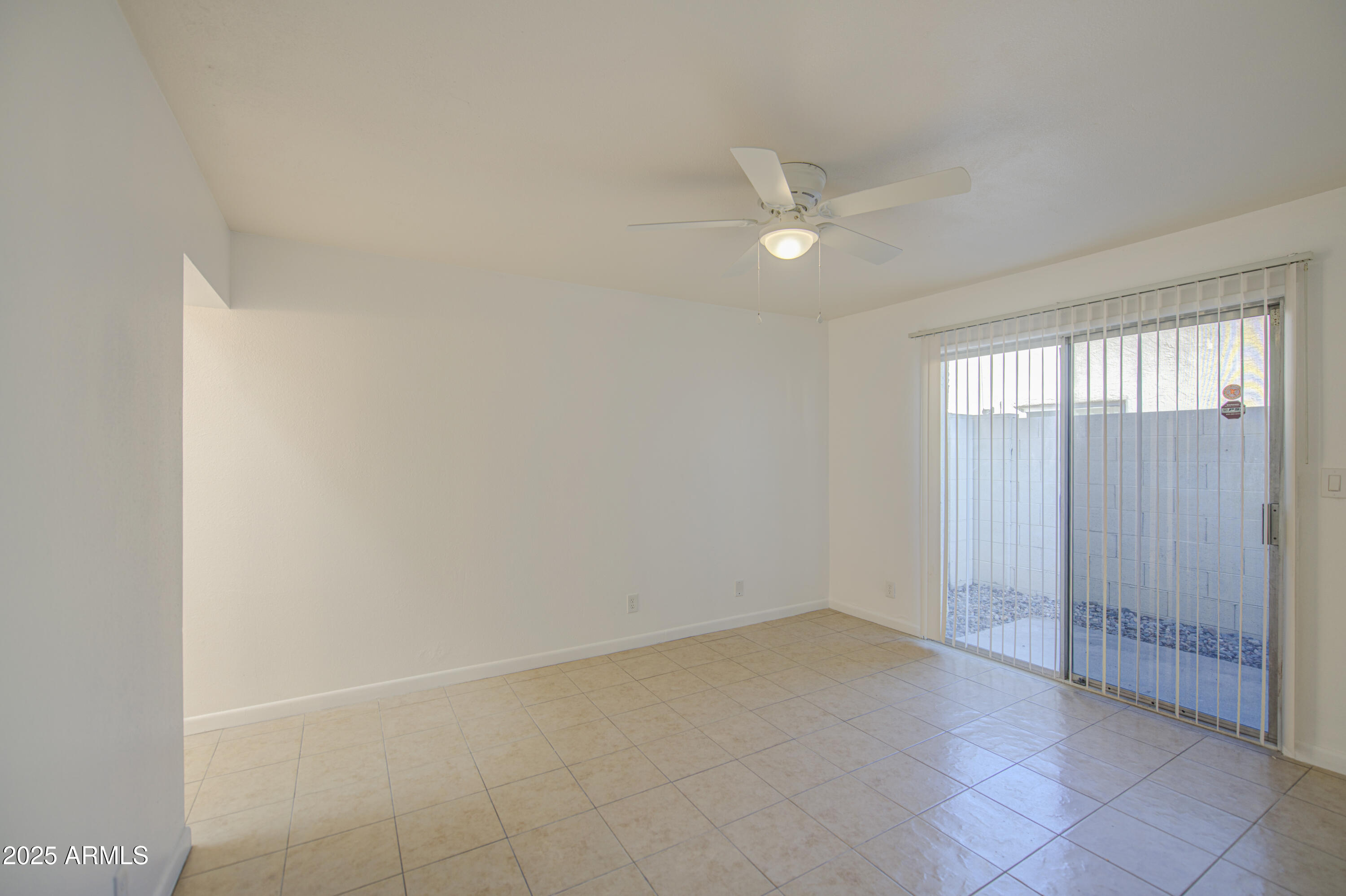 712 South Lebanon Lane Tempe, AZ 85288 - Photo 6 of 35 a view of an empty room and window