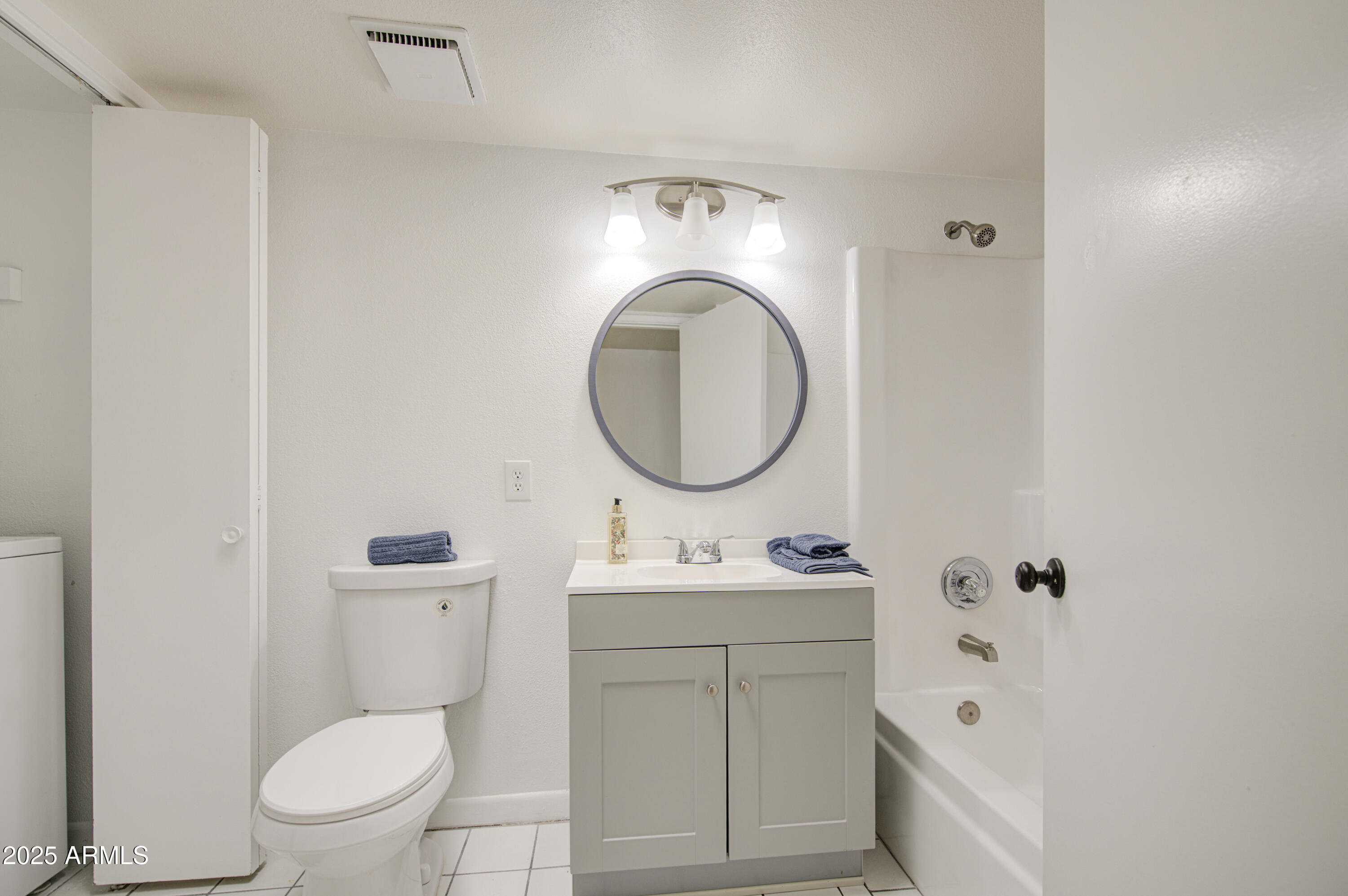 712 South Lebanon Lane Tempe, AZ 85288 - Photo 9 of 35 a bathroom with a toilet sink vanity tub and mirror