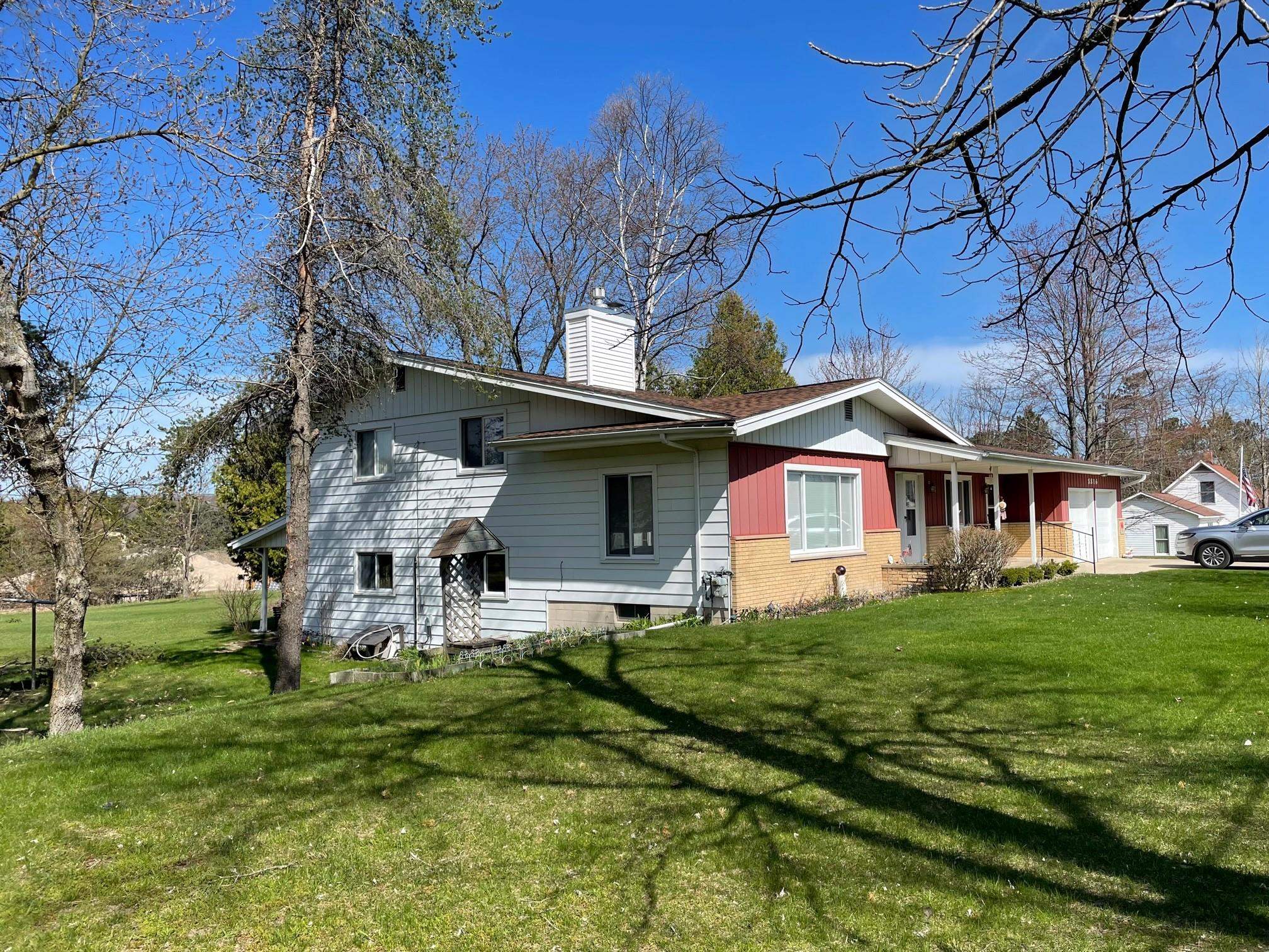 8816 South Maple City Road Maple City, MI 49664 - Photo 22 of 28 1900370-21.JPG