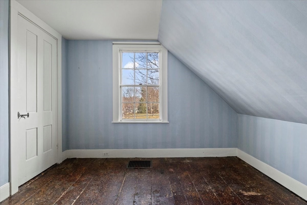 600 High Street Westwood, MA 02090 - Photo 23 of 27 an empty room with a window