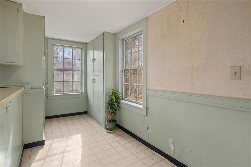 600 High Street Westwood, MA 02090 - Photo 8 of 27 a view of an empty room with a window