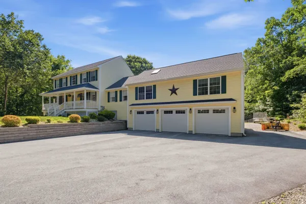 $999,900 | 125 Walnut Hill Road, Derry, NH 03038