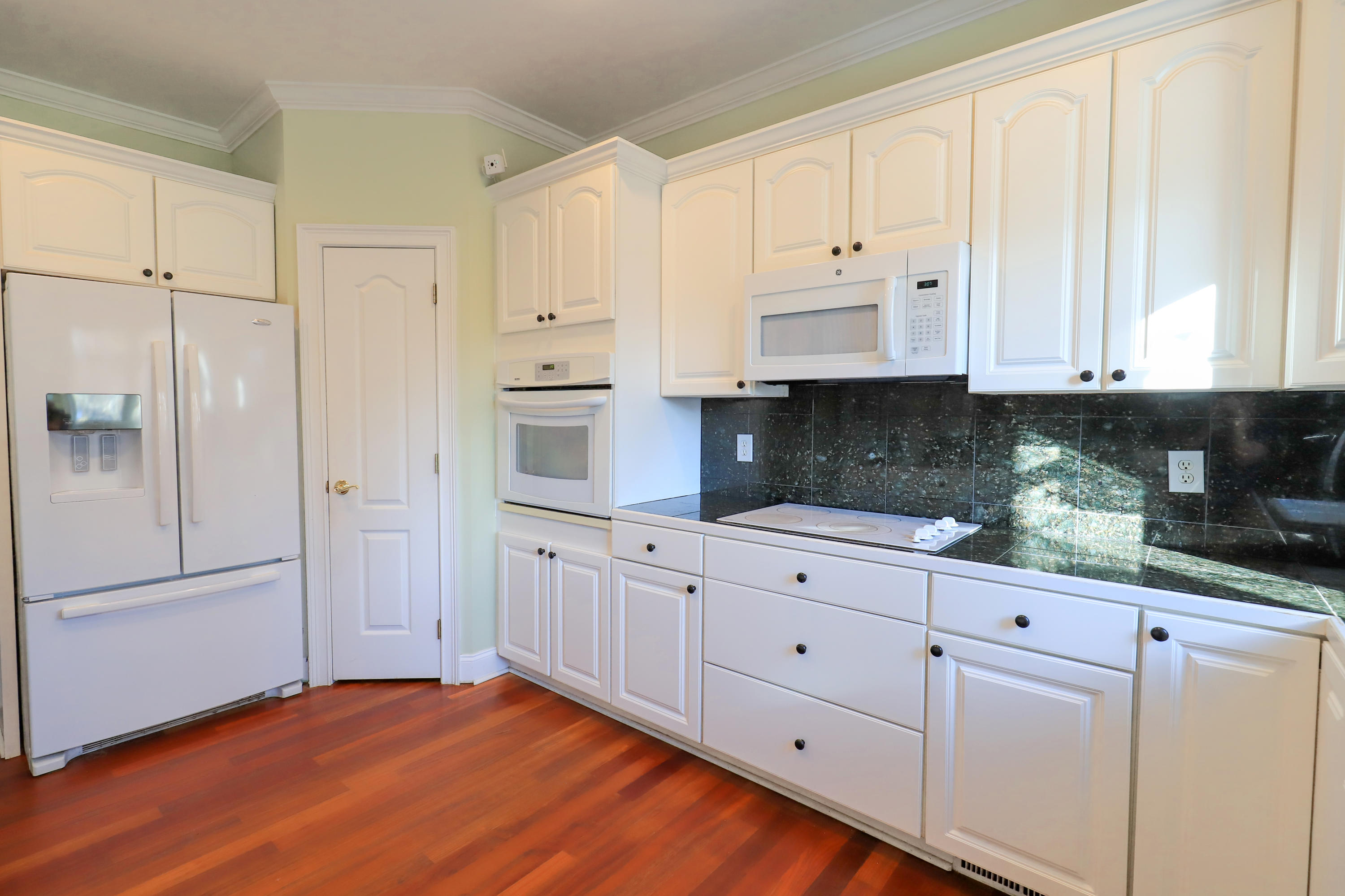 213 Harlech Way Charleston, SC 29414 - Photo 14 of 45 Kitchen