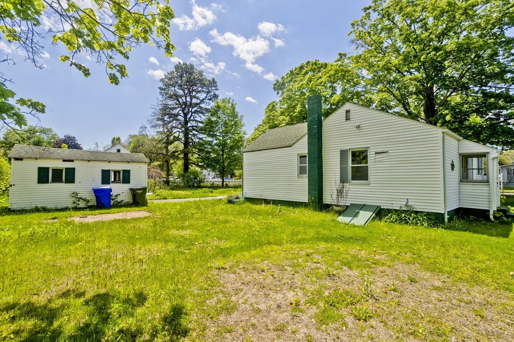 135 Lucerne Road Springfield, MA 01119 - Photo 32 of 40
