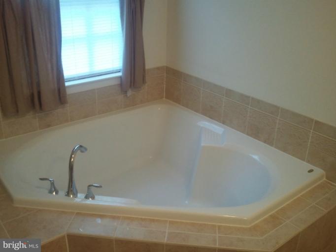 9902 Decatur Road Middle River, MD 21220 - Photo 8 of 18 a bathroom with bathtub