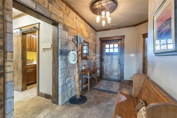 a view of an entryway with a livingroom