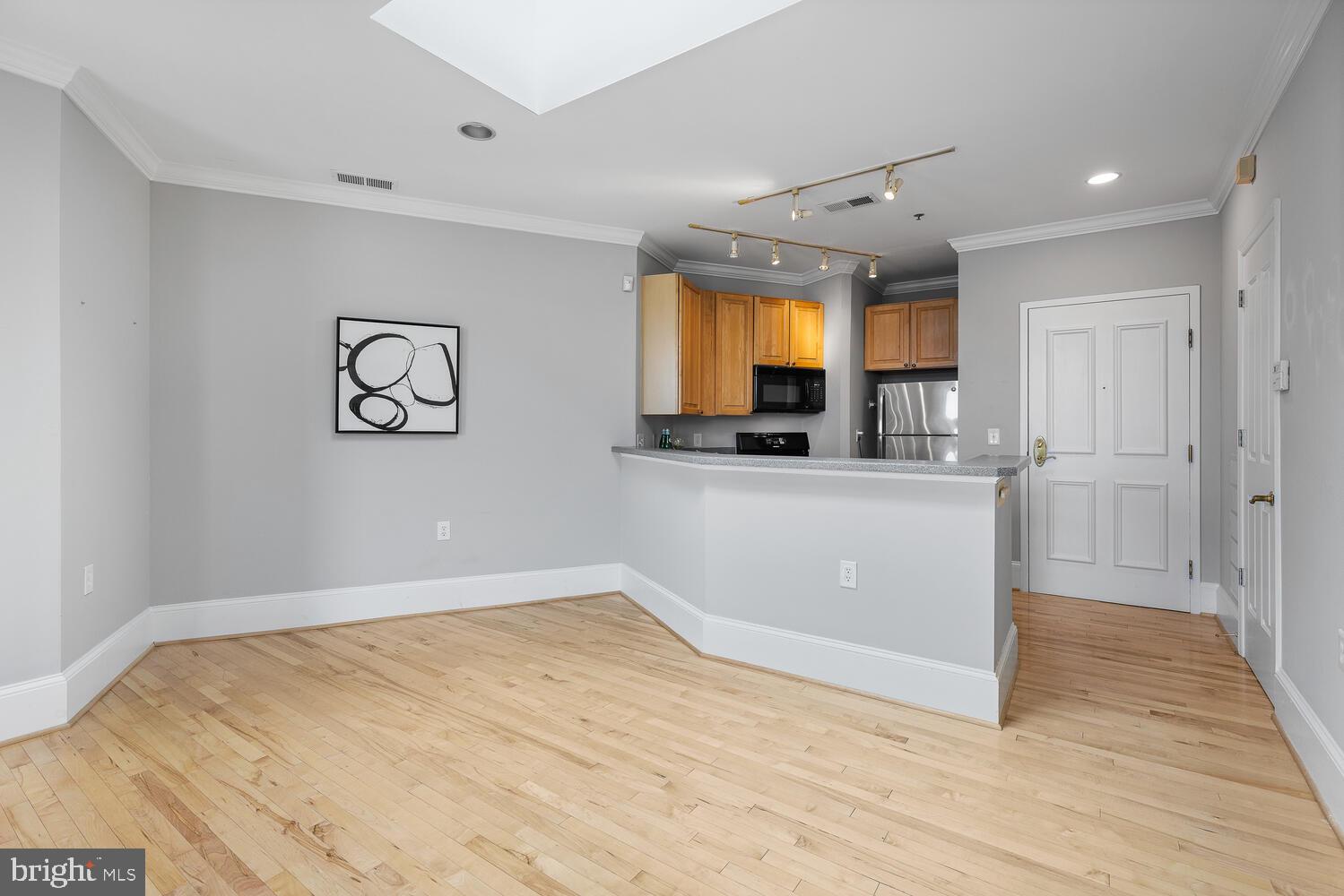 20 Logan Circle Northwest, Unit 32 Washington, DC 20005 - Photo 7 of 23 a room with a window and a mirror