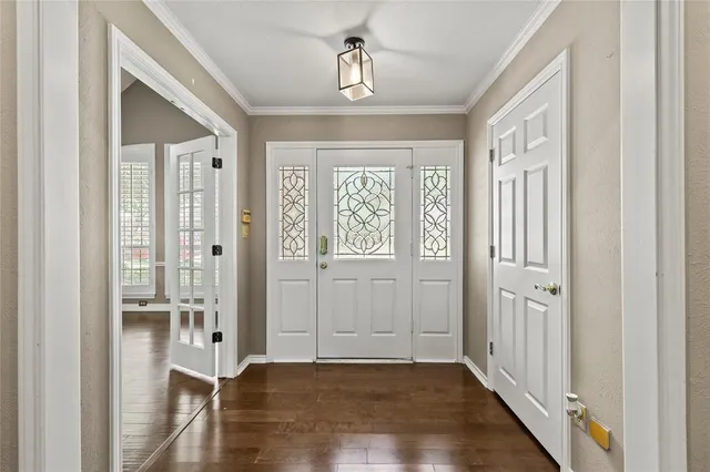 a black and white photo of a living room
