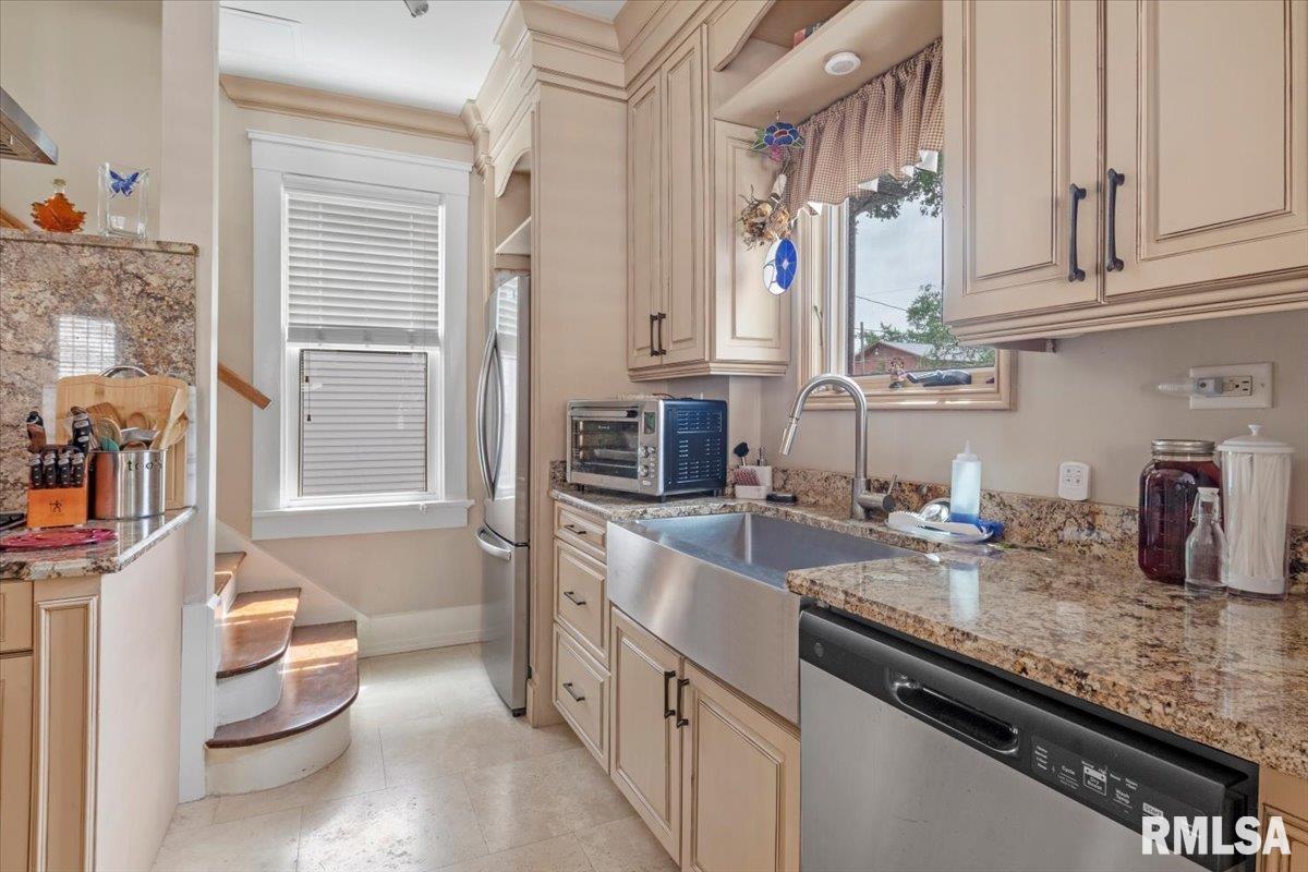 444 West Cook Street Springfield, IL 62704 - Photo 12 of 36