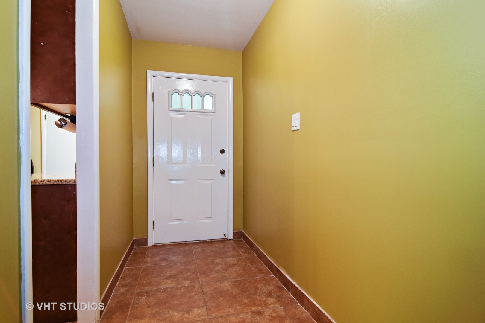 1675 Bedford Road Hoffman Estates, IL 60169 - Photo 2 of 15