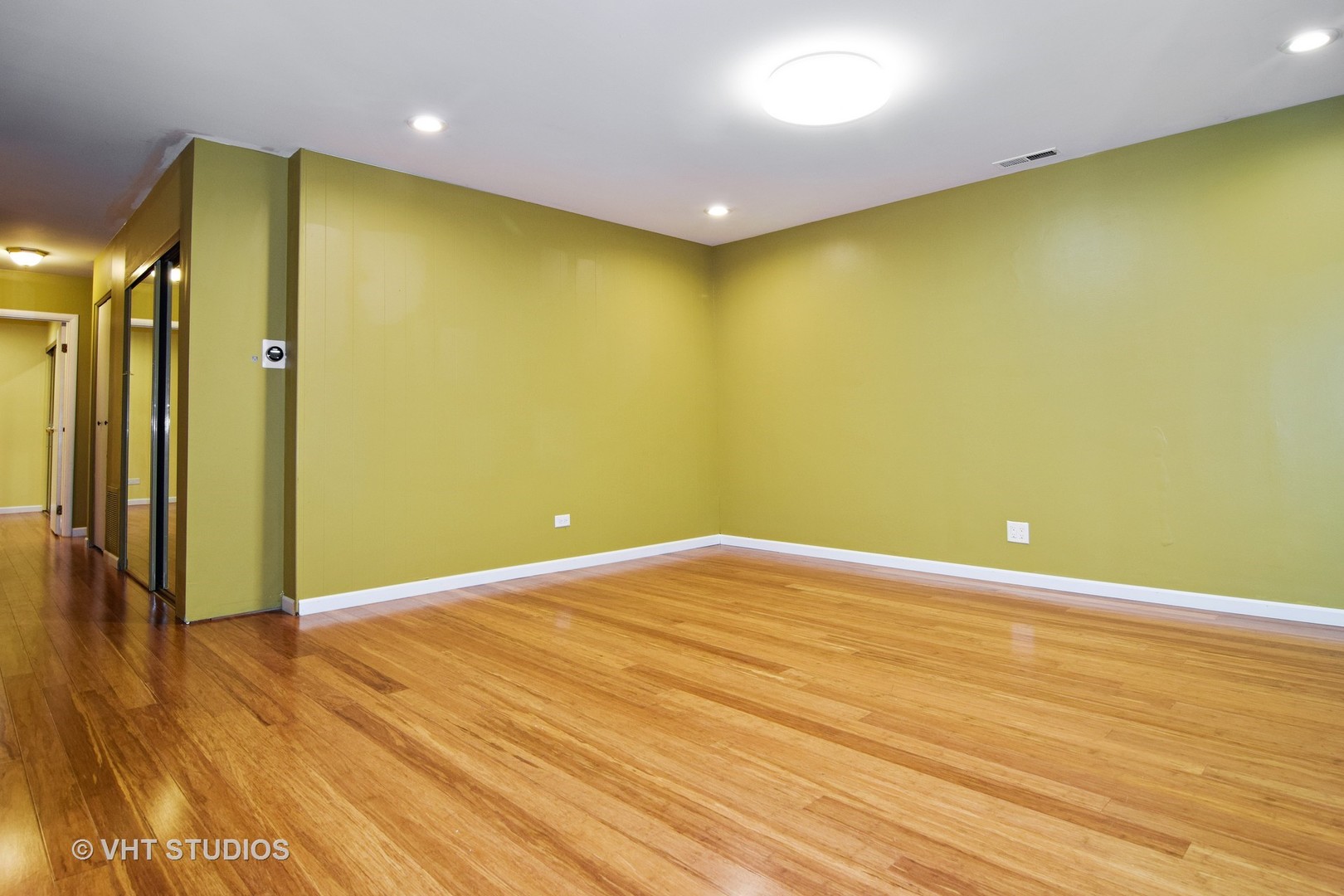 1675 Bedford Road Hoffman Estates, IL 60169 - Photo 4 of 15