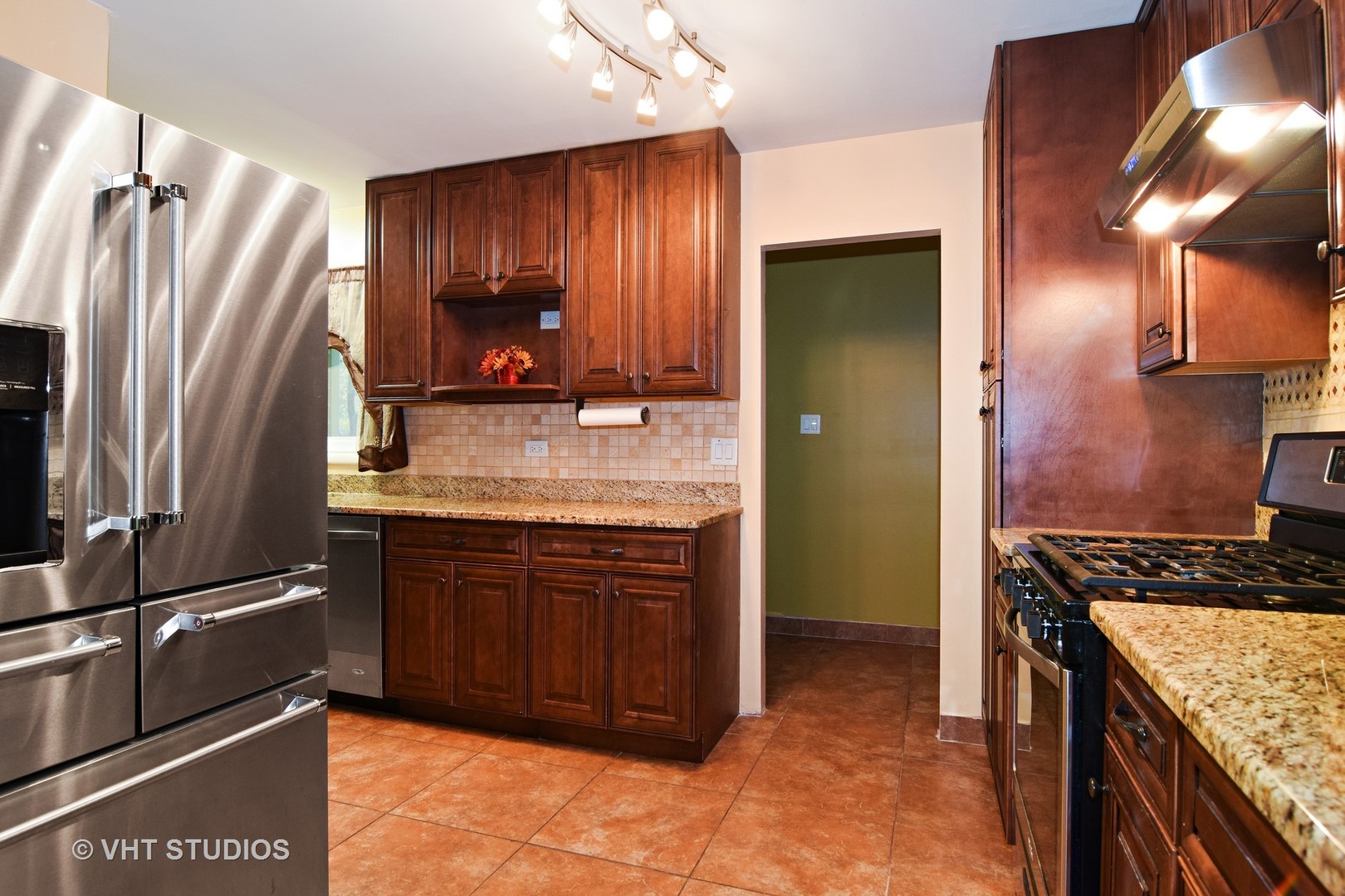 1675 Bedford Road Hoffman Estates, IL 60169 - Photo 6 of 15