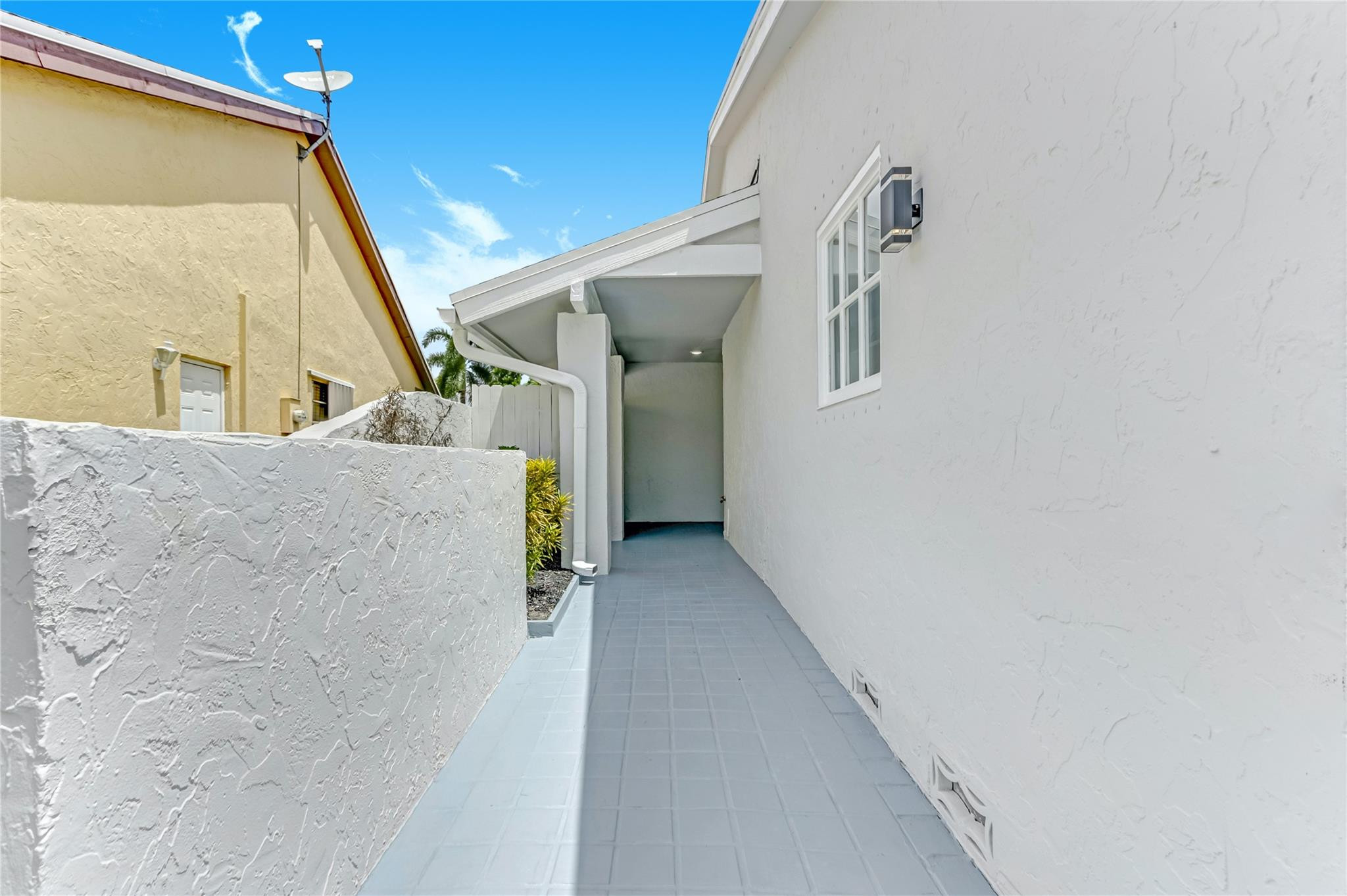 16643 Redwood Way Weston, FL 33326 - Photo 42 of 45 Photo 43