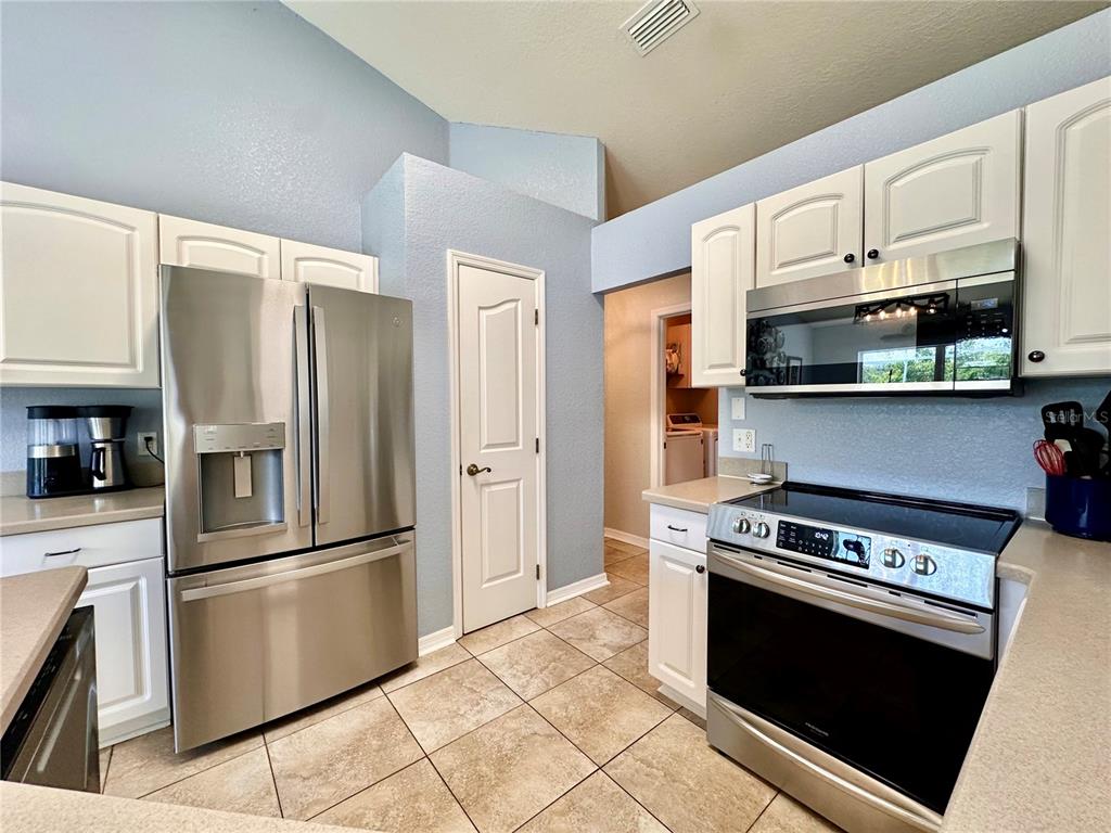 13073 Southwest 3rd Court Ocala, FL 34473 - Photo 5 of 28