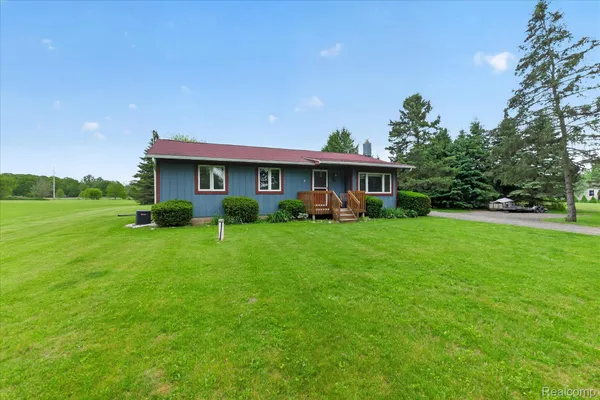 $295,000 | 3350 Cemetery Road, Fowlerville, MI 48836