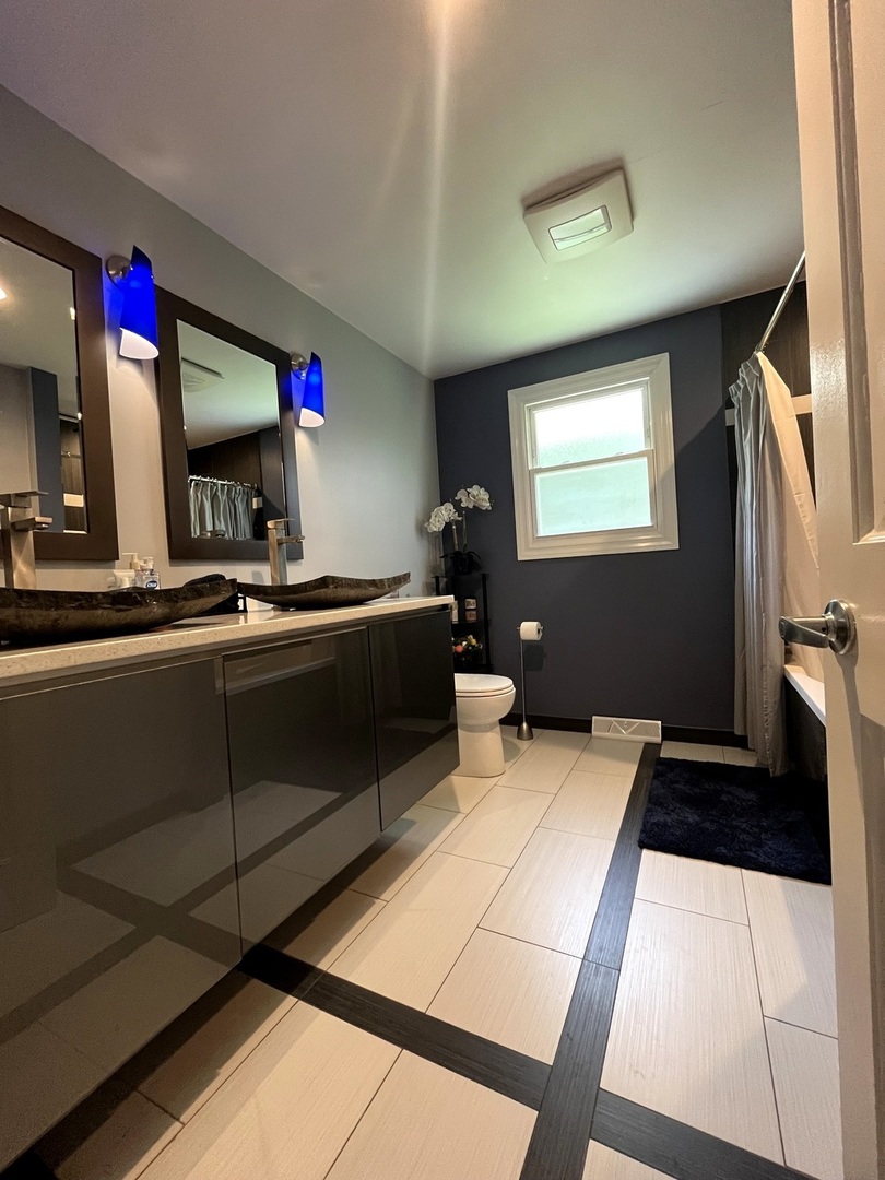 16W311 93rd Place Burr Ridge, IL 60527 - Photo 17 of 27 Gallery Image 17