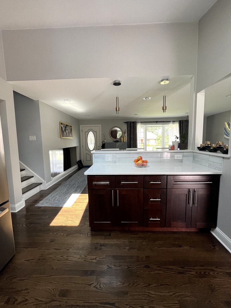 16W311 93rd Place Burr Ridge, IL 60527 - Photo 8 of 27 Gallery Image 8
