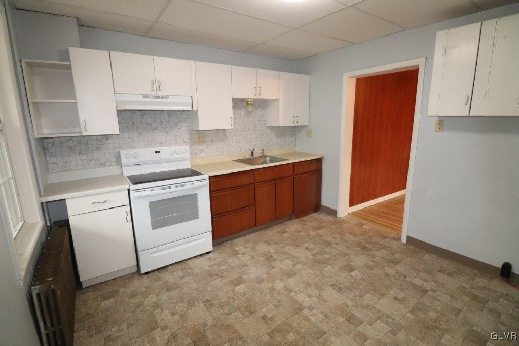 1886 Dinkey Road Lehighton, PA 18235 - Photo 12 of 39 Kitchen with electric range