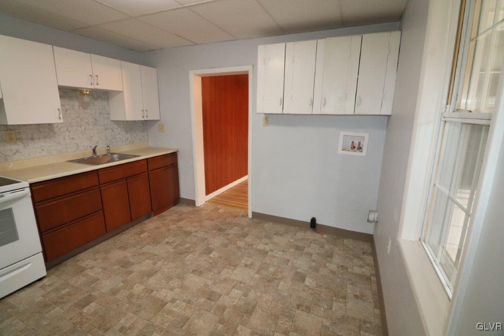 1886 Dinkey Road Lehighton, PA 18235 - Photo 13 of 39 Kitchen - Laundry hook-up