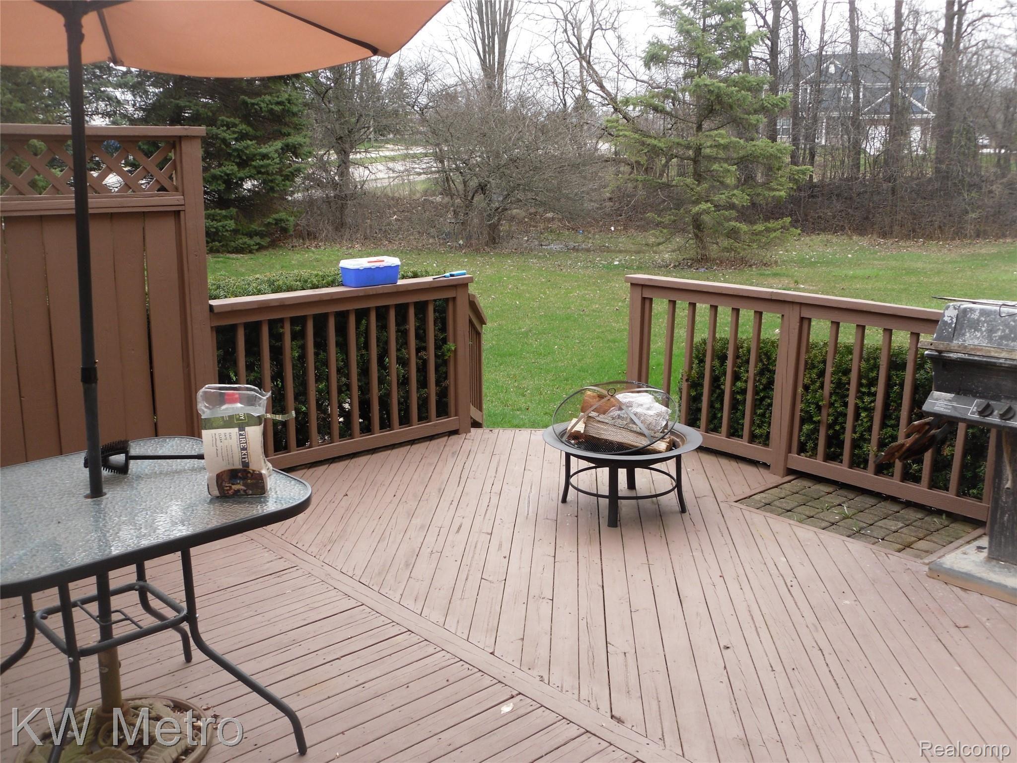2014 Oak Leaf Court North Rochester, MI 48309 - Photo 9 of 33 SDC13997.JPG