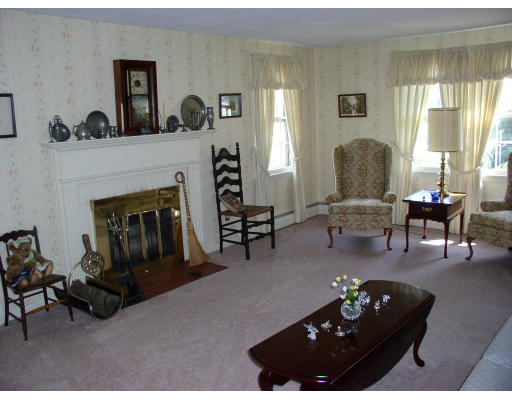 66 Squassick Road West Springfield, MA 01089 - Photo 2 of 8 Gallery Image 2