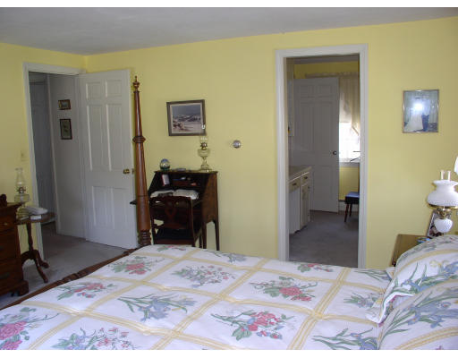 66 Squassick Road West Springfield, MA 01089 - Photo 5 of 8 Gallery Image 5