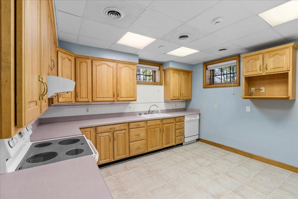 3095 State Shed Road Nathalie, VA 24577 - Photo 58 of 90 Kitchen 13.20 x 13.17, Basement apartment. All appliances convey