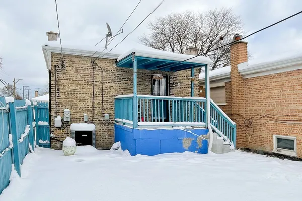 a view of a house with roof deck