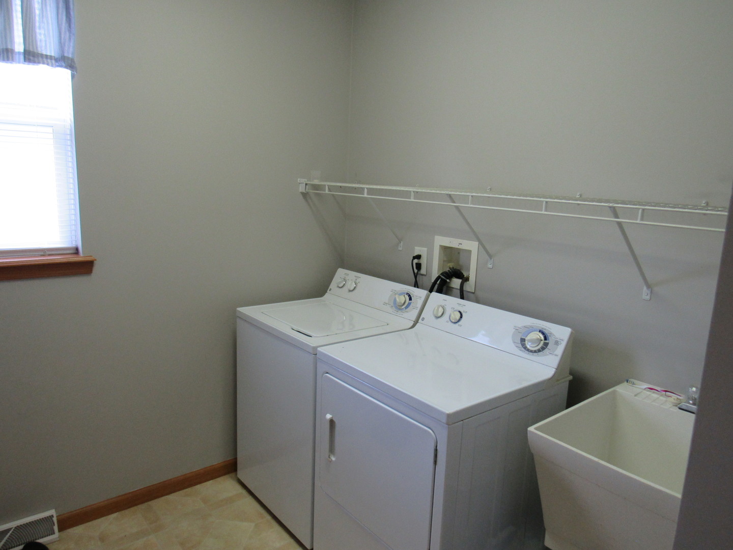 273 Rodeo Drive Grayslake, IL 60030 - Photo 19 of 25 Gallery Image 19